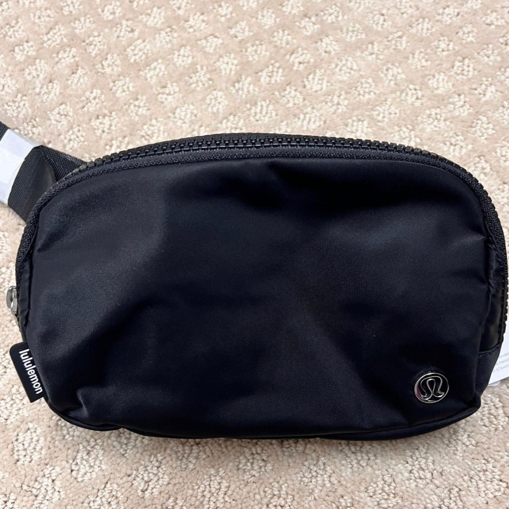 Lululemon Everywhere Belt Bag